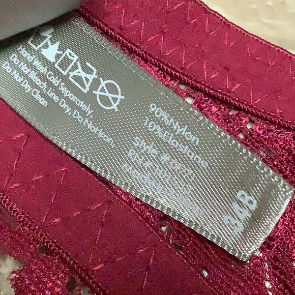 ⚠️ Daisy Fuentes intimates lace back bra - Picture 4 of 8